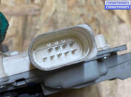 Замок боковой двери на Audi A6 (C6)