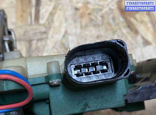 Замок боковой двери на Volkswagen Passat B5+ (3B, GP)