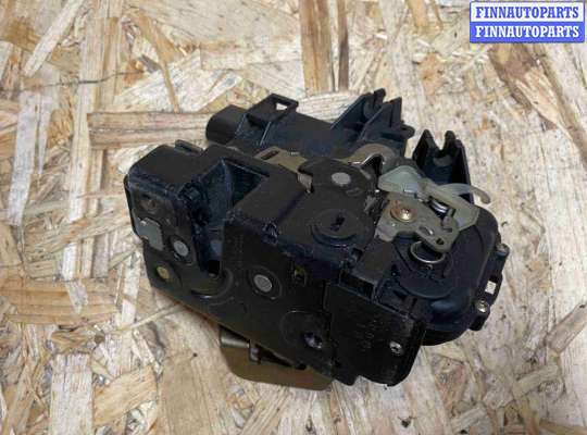 Замок боковой двери на Audi A6 (C5)