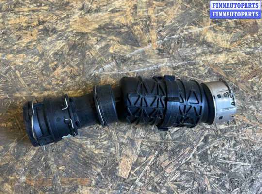 Патрубок интеркулера VL390642 на Volvo XC60 2017-2024