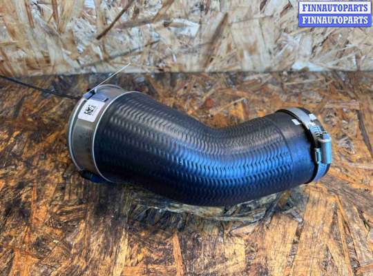 купить Патрубок интеркулера на Volvo V60 (2018-2024)