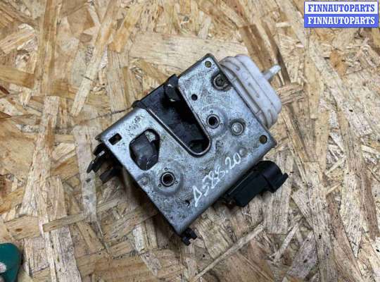 Замок боковой двери на Audi A4 (8D, B5)