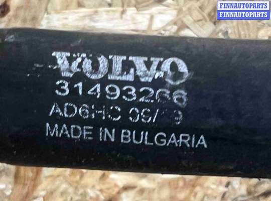 купить Патрубок радиатора на Volvo V60 (2018-2024)