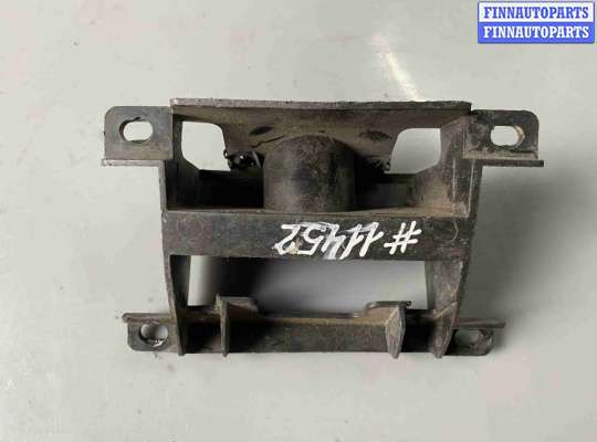 купить Кронштейн форсунки омывателя фары на Volkswagen Touareg I (2002—2006)