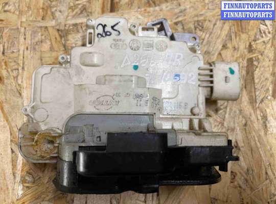 Замок боковой двери на Audi A6 (C6)