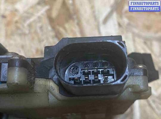 купить Замок двери задней левой на Audi A6 C5 рестайлинг (2001—2004)