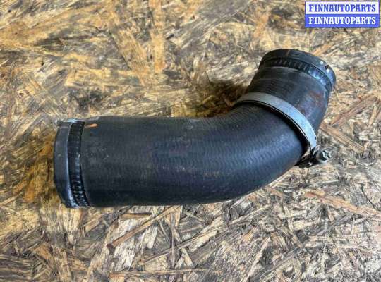 Патрубок интеркулера VL390639 на Volvo XC60 2017-2024