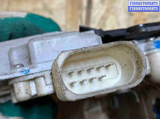 Замок боковой двери на Audi A6 (C6)