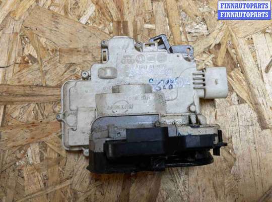 Замок боковой двери на Audi A6 (C6)