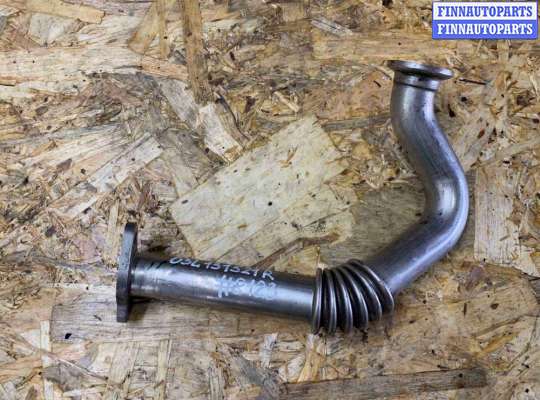 Патрубок (трубка, шланг) на Volkswagen Passat B7 (36)