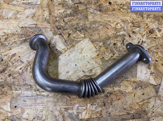 Патрубок (трубка, шланг) на Volkswagen Passat B7 (36)