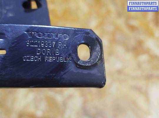 купить Крюк капота на Volvo XC60 2017-2024